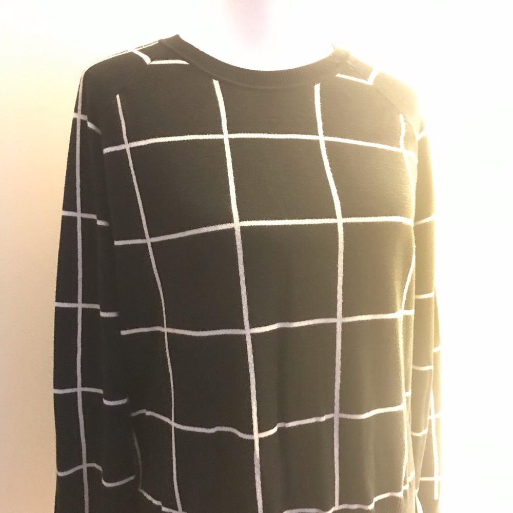 Sweater - Picture 2 of 4